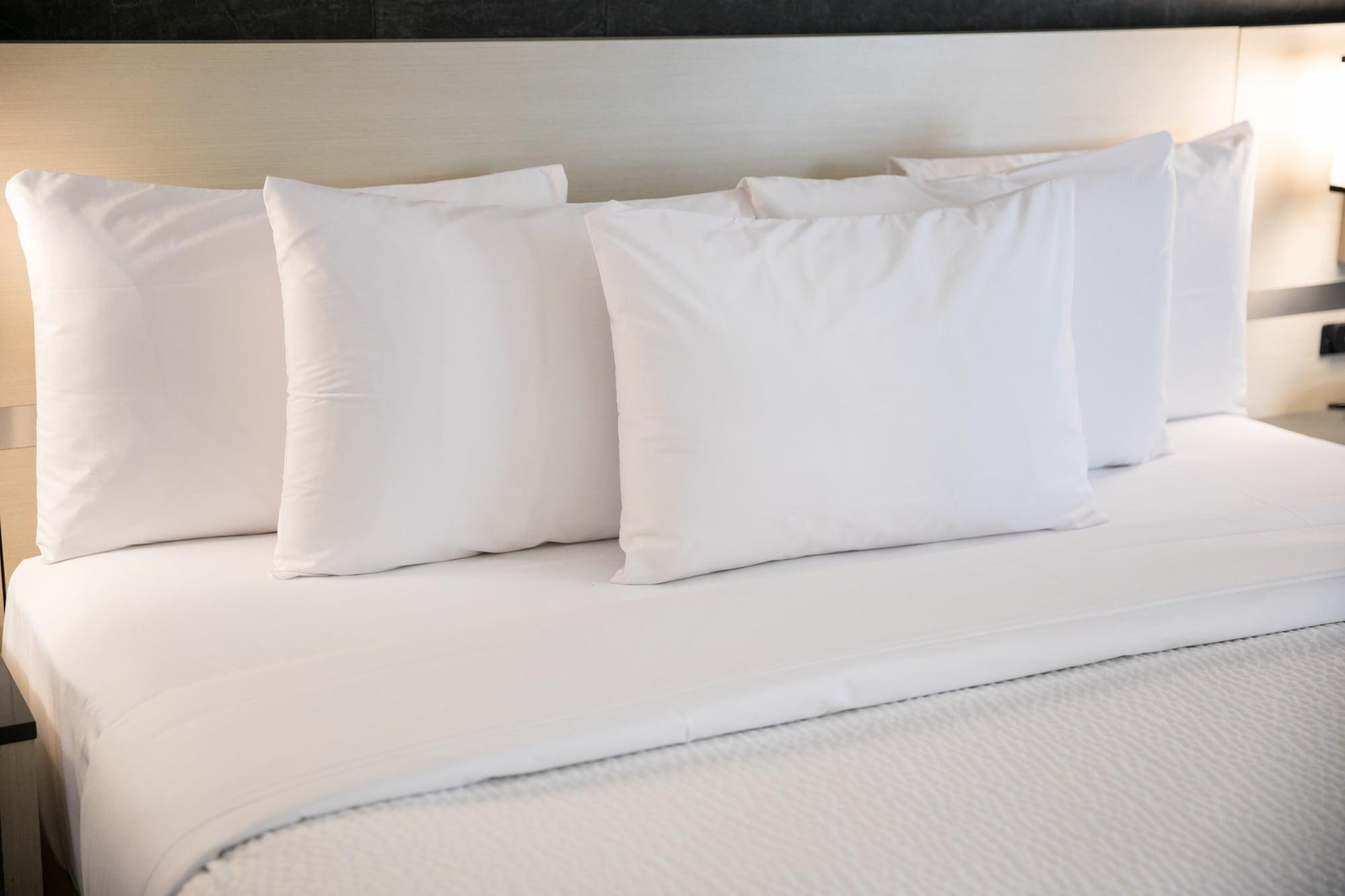 Days Inn & Suites By Wyndham Тъндърбей Екстериор снимка